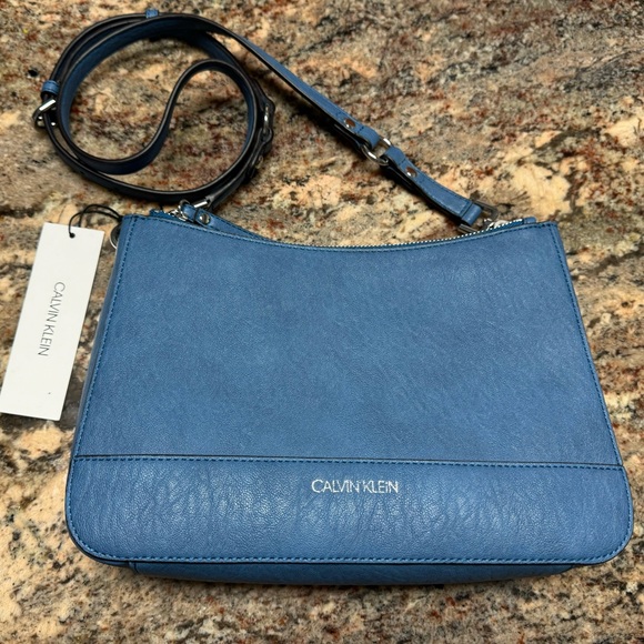 NWT Calvin Klein Leather Crossbody Blue Shoulder Bag Pocket Book Tote - Picture 1 of 4